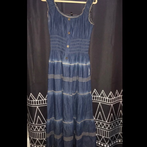 Sleeveless Jean Dress - Picture 4 of 8